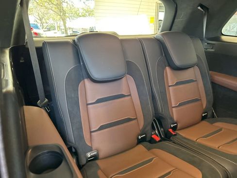 Used 2024 Mercedes-Benz GLS 63 AMG 4MATIC image 38