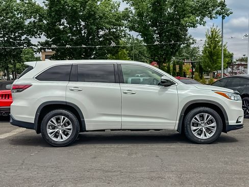 Used 2015 Toyota Highlander Plus AWD/4WD image 3