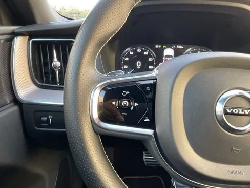 Used 2019 Volvo XC60 T5 R-Design FWD image 15