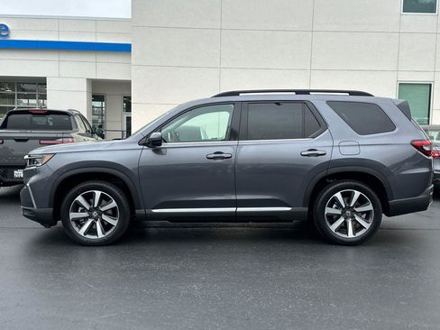 Certified 2025 Honda Pilot Touring image 6