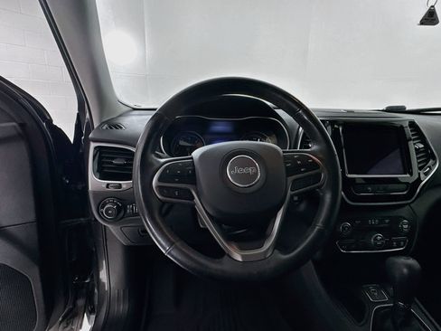 Used 2019 Jeep Cherokee Limited FWD image 12
