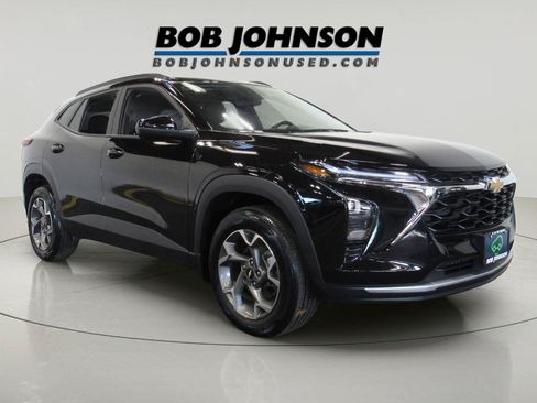 Certified 2026 Chevrolet Trax LT FWD image 1