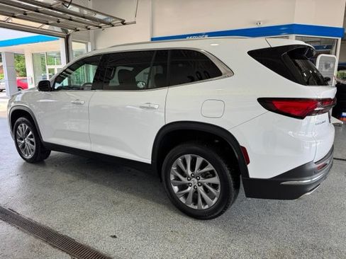 Used 2025 Buick Enclave Preferred FWD image 5