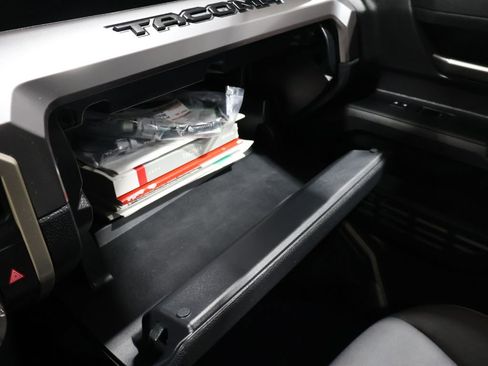 Used 2024 Toyota Tacoma TRD Off-Road image 33