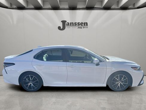 Used 2024 Toyota Camry SE w/ Audio Upgrade Package image 5