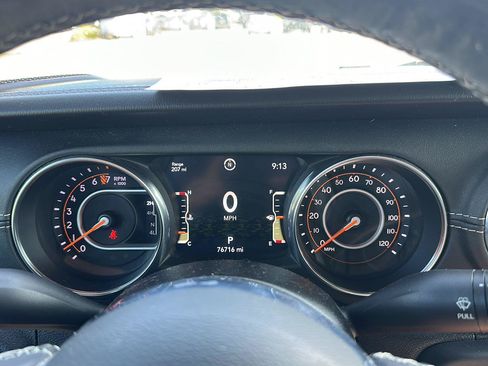 Used 2020 Jeep Gladiator Overland AWD/4WD image 11