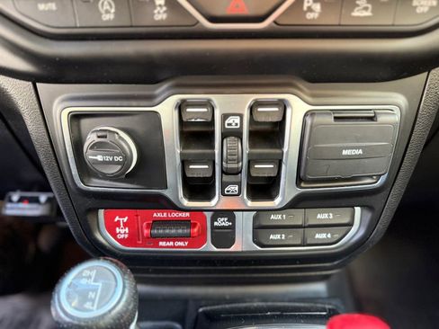 Used 2020 Jeep Gladiator Mojave w/ Dual Top Group image 25