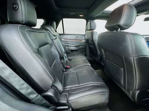 Used 2017 Ford Explorer Platinum AWD/4WD image 37