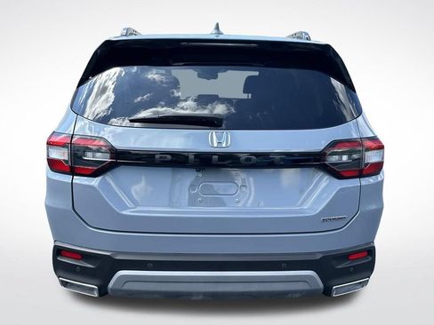 Used 2025 Honda Pilot Touring image 4