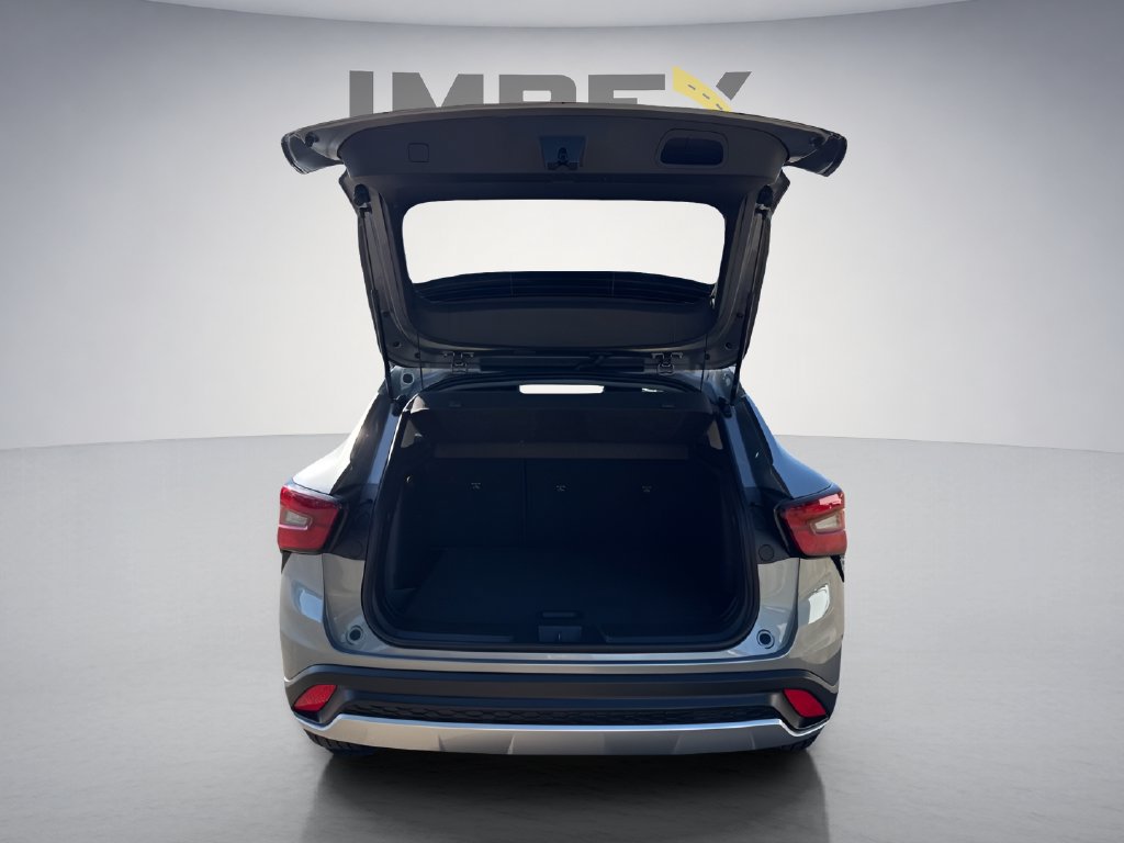 Used 2025 Chevrolet Trax LT w/ LT Convenience Package FWD image 24