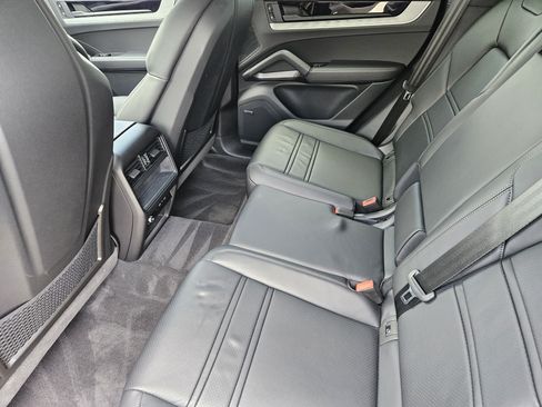 Certified 2026 Porsche Cayenne Coupe AWD/4WD image 28