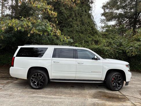 Used 2017 Chevrolet Suburban Premier AWD/4WD image 4