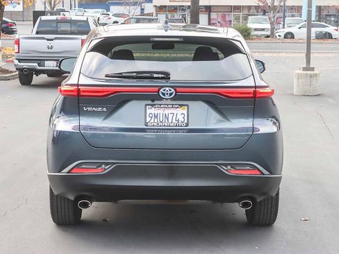 Used 2024 Toyota Venza LE image 3