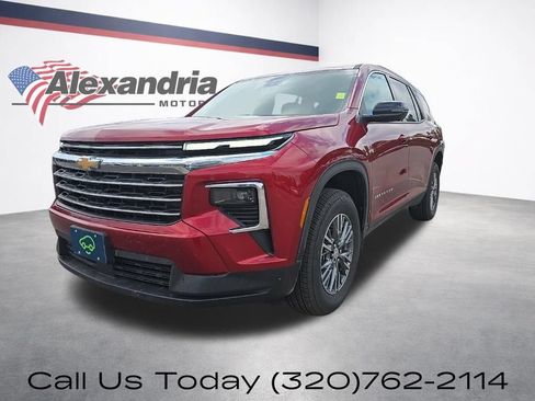 Used 2025 Chevrolet Traverse LT w/ Driver Confidence Package AWD/4WD image 1