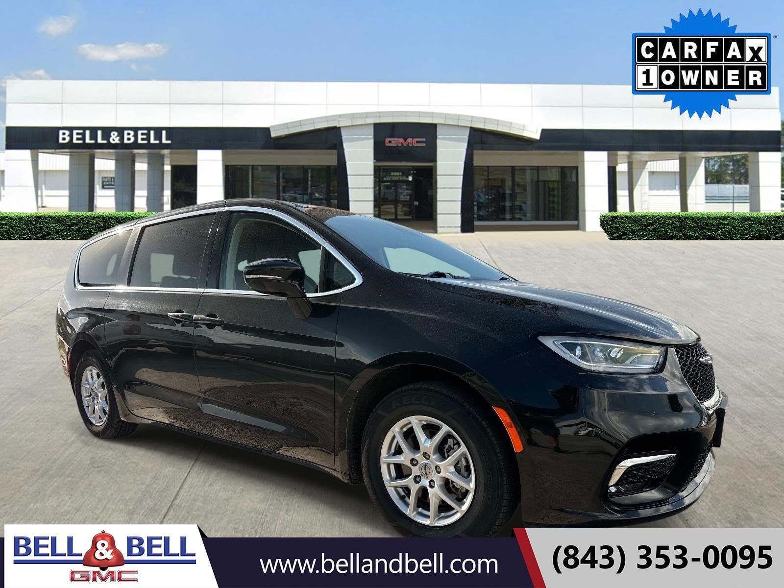 Used 2024 Chrysler Pacifica Touring-L FWD image 1