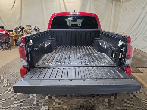Used 2021 Toyota Tacoma TRD Sport w/ Technology Package AWD/4WD image 19