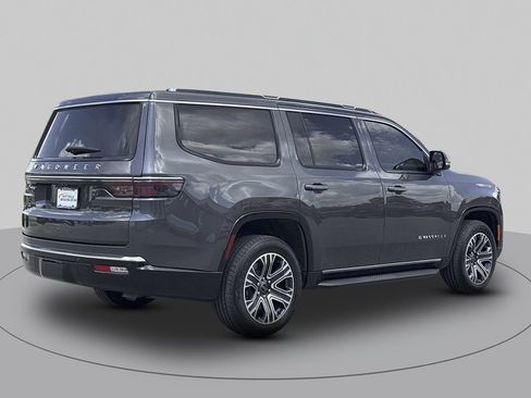 Used 2025 Jeep Wagoneer 4WD image 3