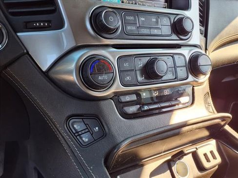 Used 2019 Chevrolet Suburban Premier w/ Premier Plus Edition image 17