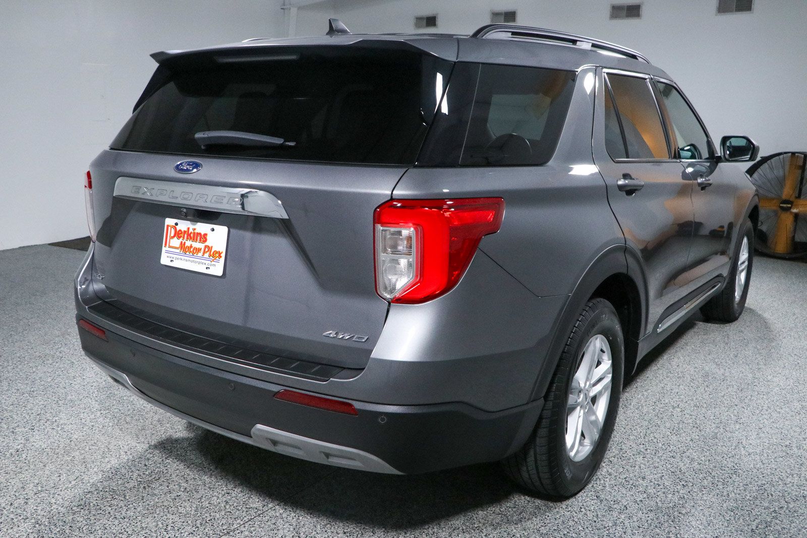 Used 2021 Ford Explorer XLT w/ Equipment Group 202A AWD/4WD image 7