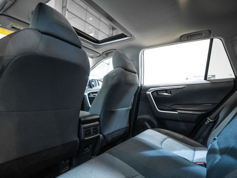 Used 2020 Toyota RAV4 XLE w/ Convenience Package image 14