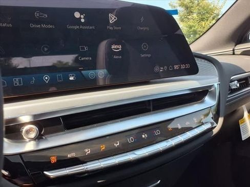 New 2025 Cadillac Lyriq Luxury image 28