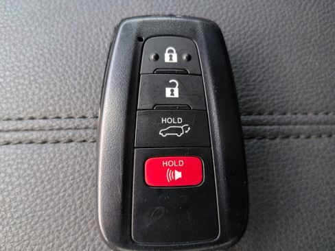 Used 2025 Toyota RAV4 XLE Premium FWD image 31