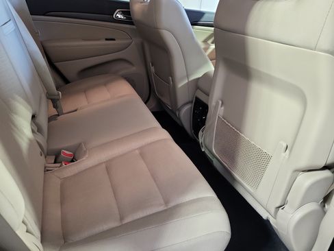 Used 2014 Jeep Grand Cherokee Laredo w/ Quick Order Package 23E AWD/4WD image 24