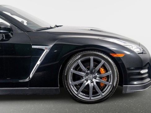 Used 2015 Nissan GT-R Premium image 5