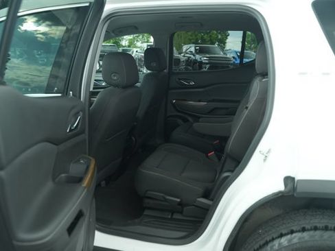 Used 2023 GMC Acadia SLE FWD image 15