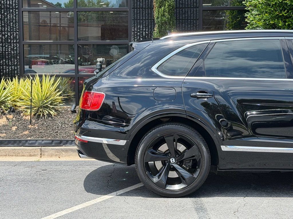 Used 2019 Bentley Bentayga AWD/4WD image 22