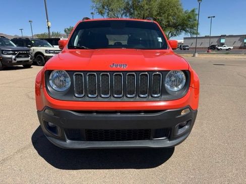 Used 2018 Jeep Renegade Latitude w/ Popular Equipment Group AWD/4WD image 2