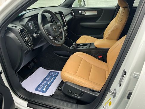 Used 2019 Volvo XC40 T5 Momentum AWD/4WD image 8