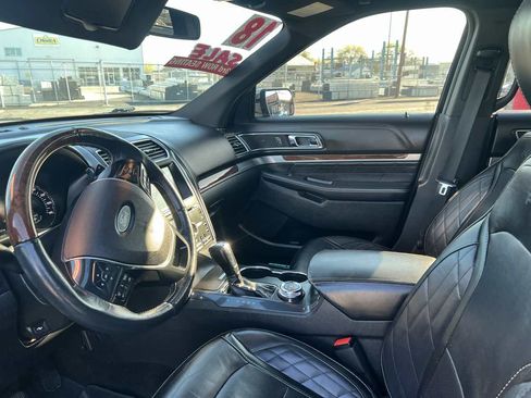 Used 2018 Ford Explorer Platinum AWD/4WD image 11
