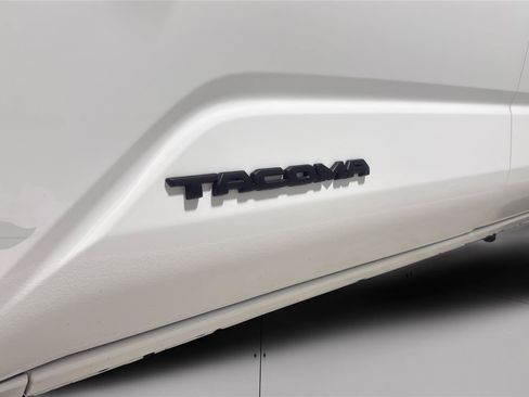 Used 2024 Toyota Tacoma SR5 AWD/4WD image 35