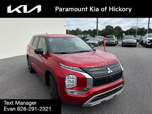 Used 2024 Mitsubishi Outlander SE Black Edition FWD image 3