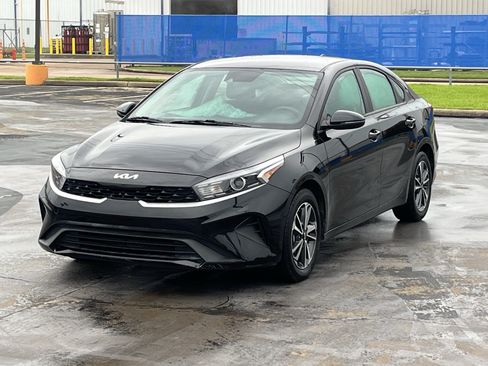 Used 2024 Kia Forte LXS w/ LXS Technology Package FWD image 5