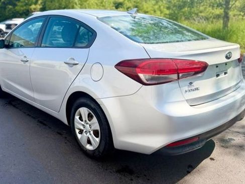 Used 2017 Kia Forte LX FWD image 2
