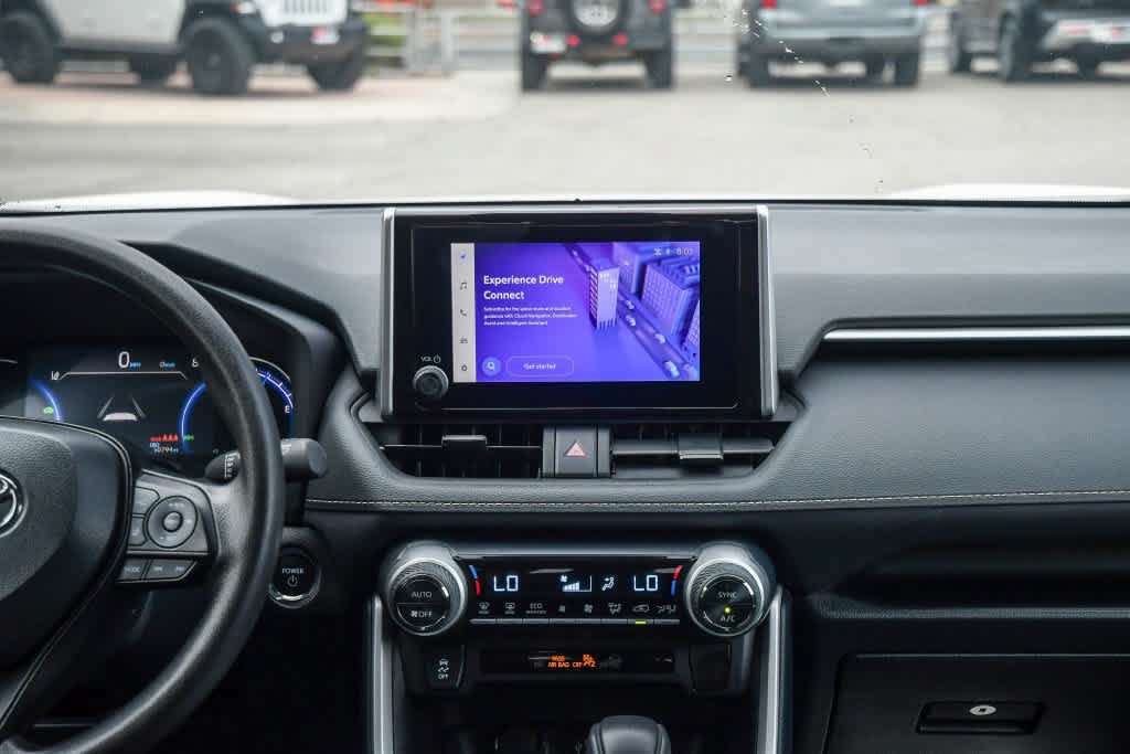 Used 2025 Toyota RAV4 XLE AWD/4WD image 15