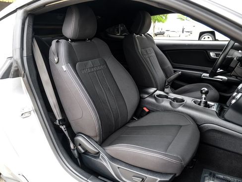 Used 2022 Ford Mustang GT RWD image 36