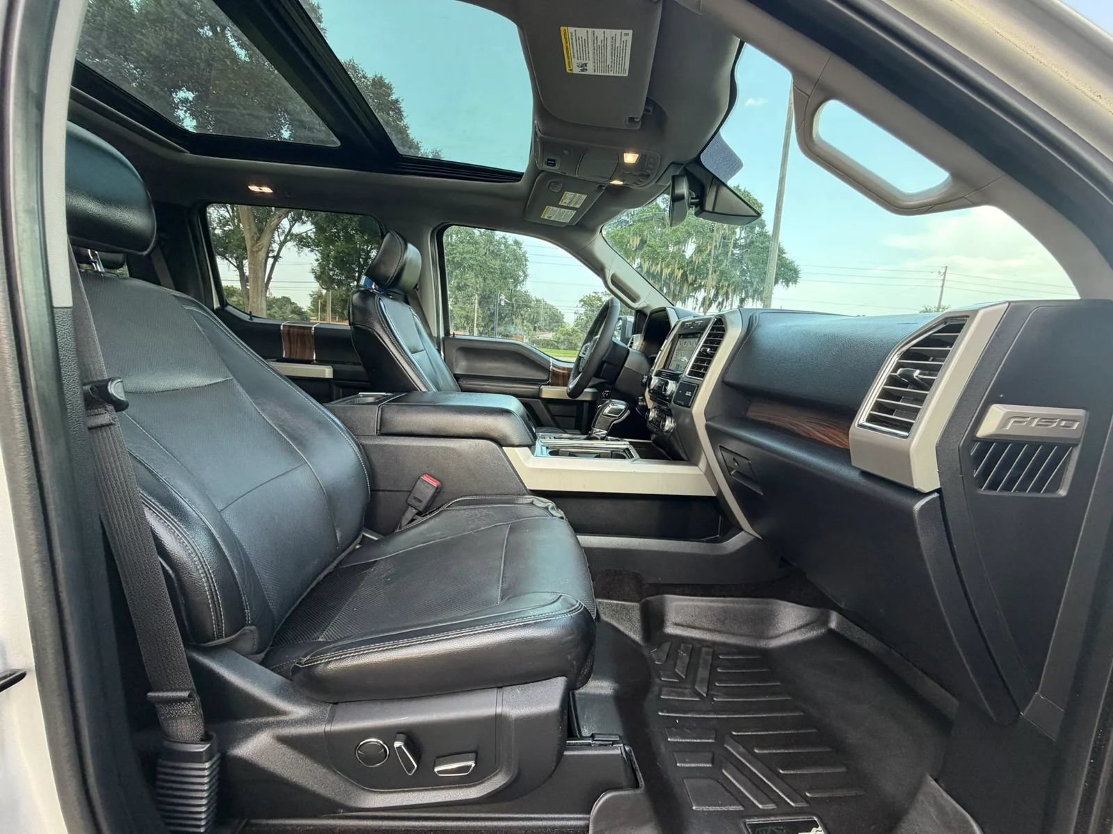 Used 2016 Ford F150 Lariat w/ Equipment Group 502A Luxury AWD/4WD image 16