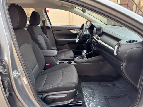 Used 2023 Kia Forte LXS w/ LXS Technology Package FWD image 14