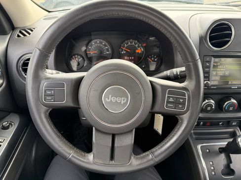 Used 2016 Jeep Patriot High Altitude image 24