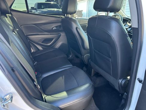 Used 2022 Buick Encore Preferred image 25