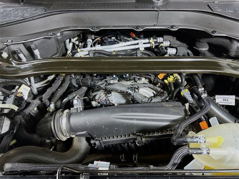 Used 2025 Ford Explorer ST-Line w/ ST-Line Street Pack image 28