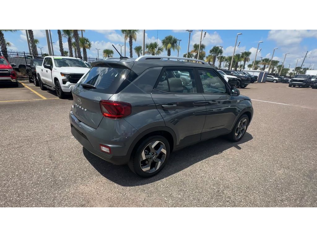 Used 2025 Hyundai Venue SEL FWD image 2