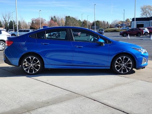 Used 2019 Chevrolet Cruze Premier image 12