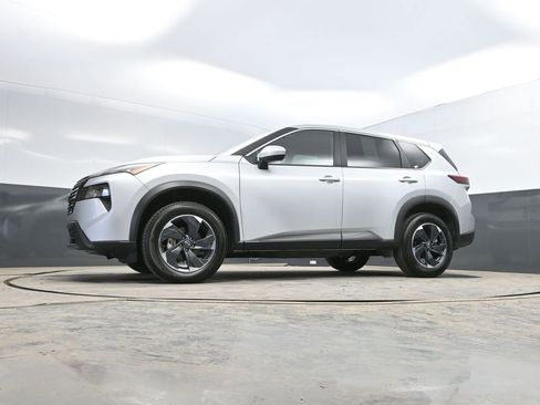 Used 2025 Nissan Rogue SV image 34