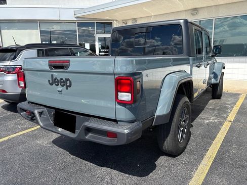 Used 2025 Jeep Gladiator Sport AWD/4WD image 6