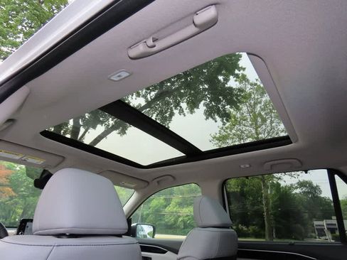 New 2025 Honda Pilot Touring image 16