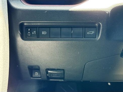 Used 2020 Toyota RAV4 Limited AWD/4WD image 34